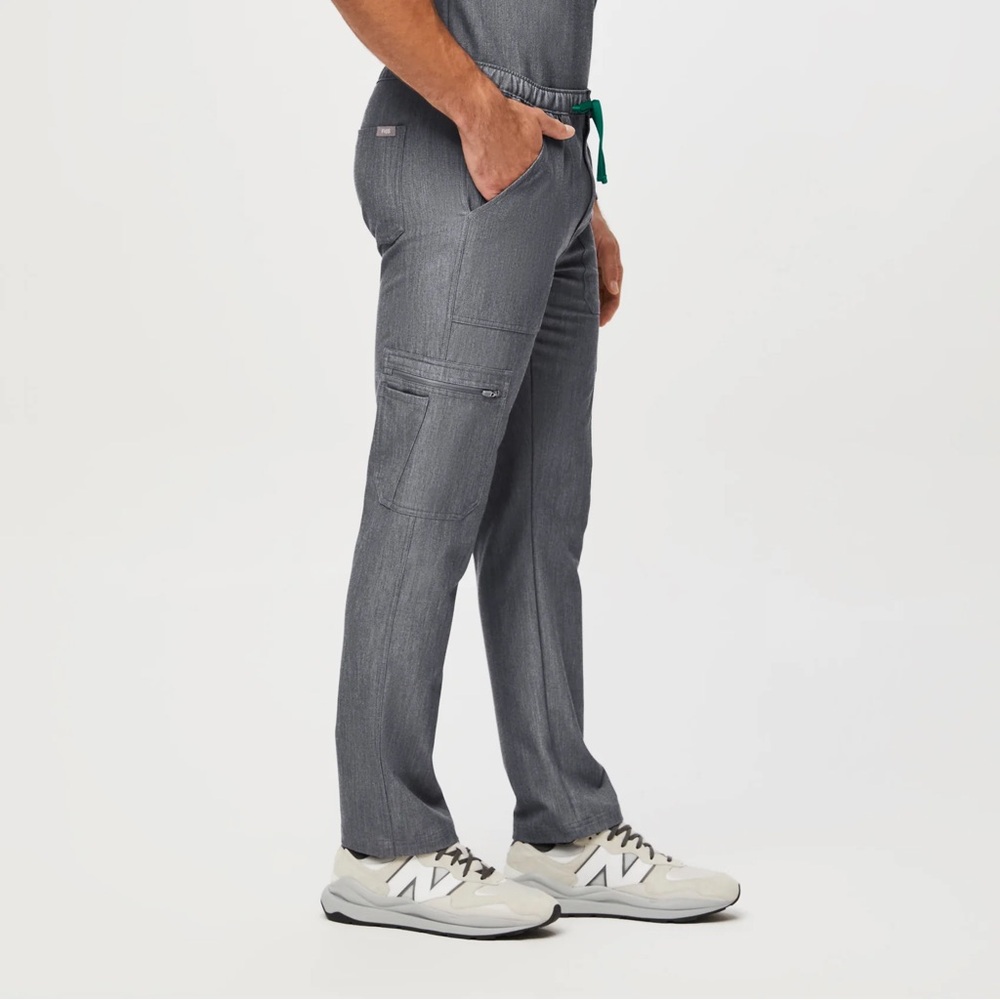 Figs Men’s Cairo Cargo Scrub Pants In Graphite Size XL
